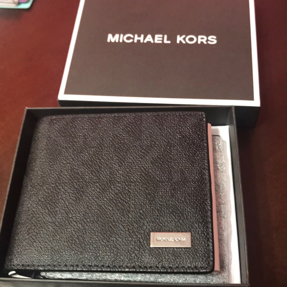 Men’s black jet set Michael Kors wallet